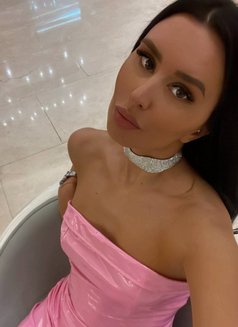 Kira - escort in Al Manama Photo 1 of 11