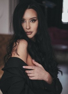 Kira - escort in Al Manama Photo 2 of 11