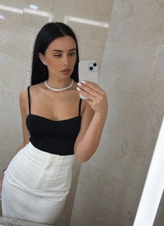 Kira - escort in Al Manama Photo 3 of 11