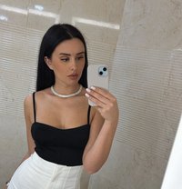 Kira - puta in Al Manama