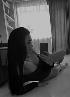 Kira - escort in Al Manama Photo 9 of 11