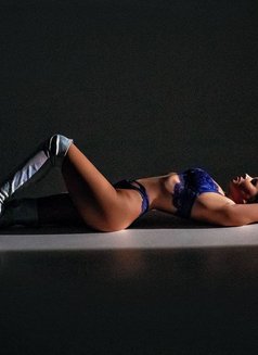 Kira - escort in Al Manama Photo 10 of 11