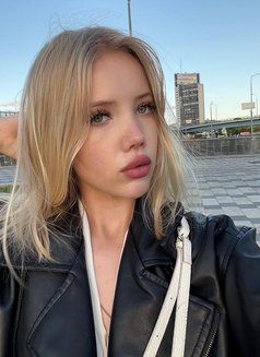 Kira - puta in Bangkok Photo 2 of 8