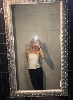 Kira - puta in Bangkok Photo 3 of 8