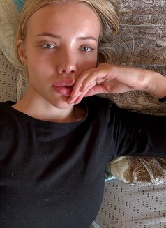 Kira - puta in Bangkok Photo 5 of 8