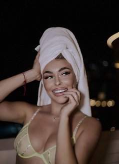 Kira - puta in Dubai Photo 1 of 11