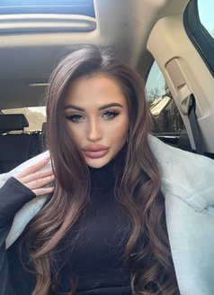 Kira - puta in Dubai Photo 4 of 8