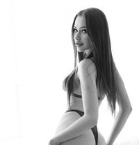 Kira - escort in Dubai Photo 5 of 8