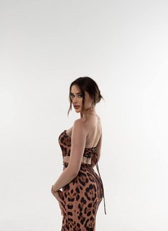 Kira - puta in Dubai Photo 7 of 8