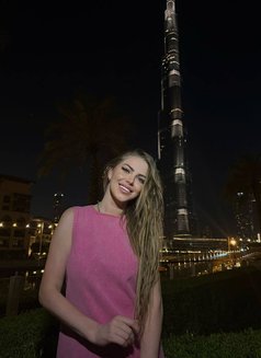 Kira - puta in Dubai Photo 16 of 17
