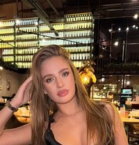 Kira - puta in Dubai