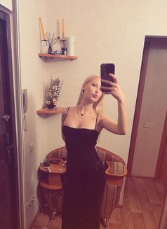 Kira - escort in Dubai Photo 1 of 7