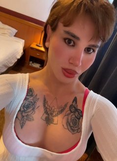 Kira TranssXXL - Transsexual escort in Berlin Photo 2 of 4