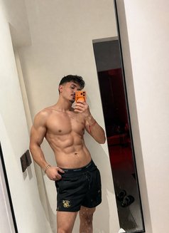 Kira - Acompañantes masculino in Jeddah Photo 6 of 6