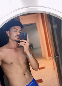 Kira - Acompañantes masculino in Riyadh Photo 1 of 5