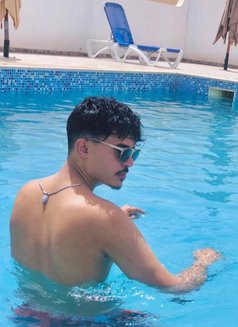 Kira - Acompañantes masculino in Riyadh Photo 2 of 5