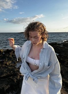 Kira - escort in Manila Photo 3 of 4