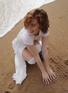 Kira - escort in Manila Photo 4 of 4