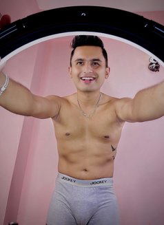 Kiran Basnet - Acompañantes masculino in Kathmandu Photo 1 of 3