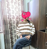 Kiran Kaur - puta in Greater Noida