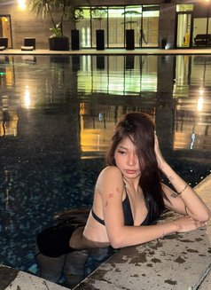 Kirsten - escort in Makati City Photo 5 of 11