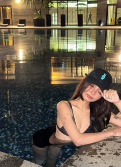 Kirsten - escort in Makati City Photo 6 of 11