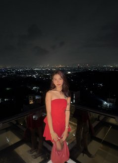 Kirsten - escort in Makati City Photo 10 of 11