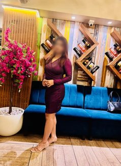 Kirti - Acompañante in Bangalore Photo 2 of 4