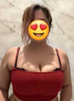 Kirti Khan Cam/anal Queen - puta in New Delhi Photo 1 of 10