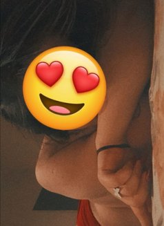 Kirti Khan Cam/anal Queen - puta in New Delhi Photo 9 of 10