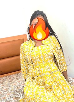 Kirti Singh Pay on Delivery - puta in Jaipur Photo 3 of 4