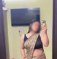 Jiya real meet web cam - escort in Hyderabad Photo 5 of 6