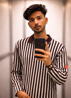 Kishan - Male escort in New Delhi Photo 4 of 8