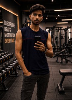 Kishan - Male escort in New Delhi Photo 5 of 8