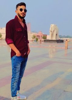 Kishan Singh - Acompañantes masculino in Lucknow Photo 1 of 2