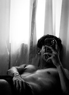 Kit - Male escort in Gurgaon Photo 3 of 4