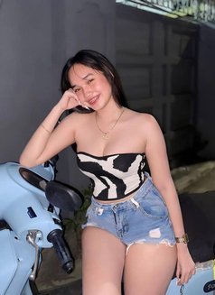 Kitty - escort in Makati City Photo 4 of 5