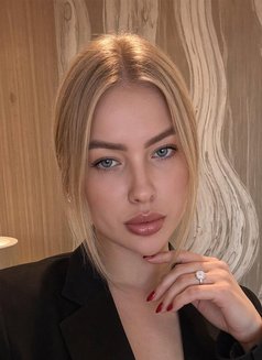 Kitty Kate - puta in Dubai Photo 5 of 10