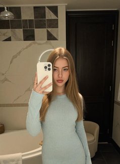 Kitty Kate - puta in Dubai Photo 8 of 10