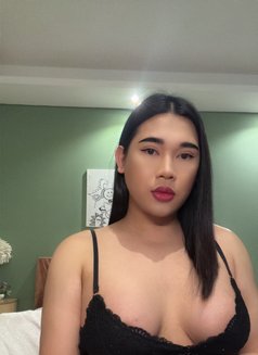 Kitty nice and friendly - Transsexual escort in Al Manama Photo 13 of 15