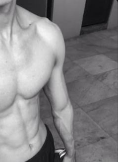 Kitu in Delhi - Male escort in New Delhi Photo 3 of 5