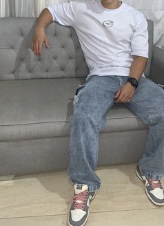 Kitu, just landed - Male escort in Bangkok Photo 4 of 5