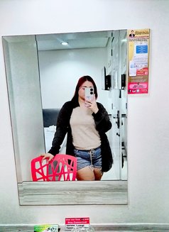 Klaiza - escort agency in Manila Photo 2 of 10