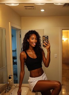 Klara - escort in Tokyo Photo 4 of 5