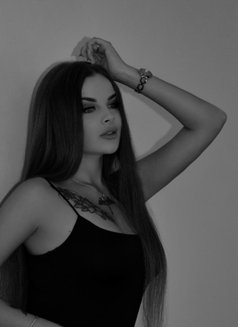 Klara - escort in Hong Kong Photo 2 of 9