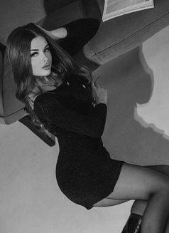 Klara - escort in Hong Kong Photo 8 of 9