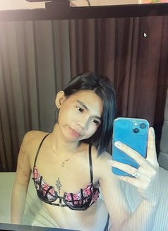 Klea Kismundo - Transsexual escort in Makati City Photo 2 of 5