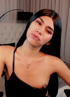 Klea Kismundo - Transsexual escort in Makati City Photo 2 of 3