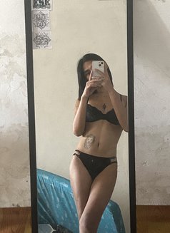 Klea Kismundo - Acompañantes transexual in Makati City Photo 7 of 8