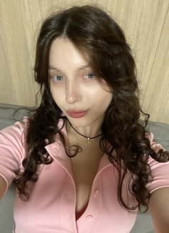 Kleo - escort in Dubai Photo 1 of 12